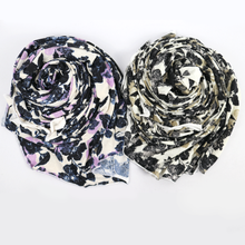 Load image into Gallery viewer, 60" 2-Color/Flower design Single Span Jacquard Printed Fabric by the Yard