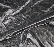 Load image into Gallery viewer, Black Velvet Pleated